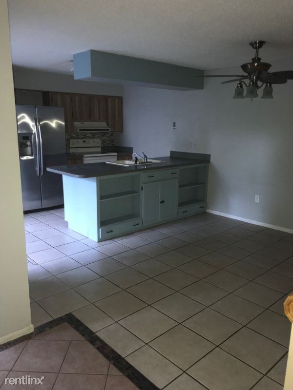 3233 Sea Oats Cir - Photo 2 of 12