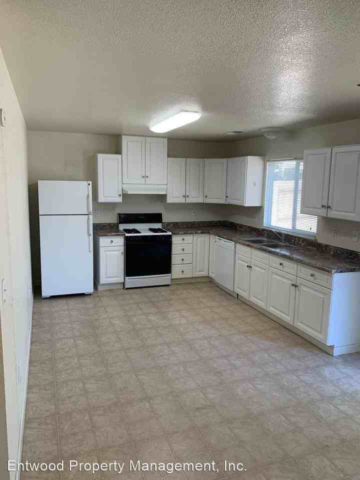 184 Remington Dr - Photo 3 of 13