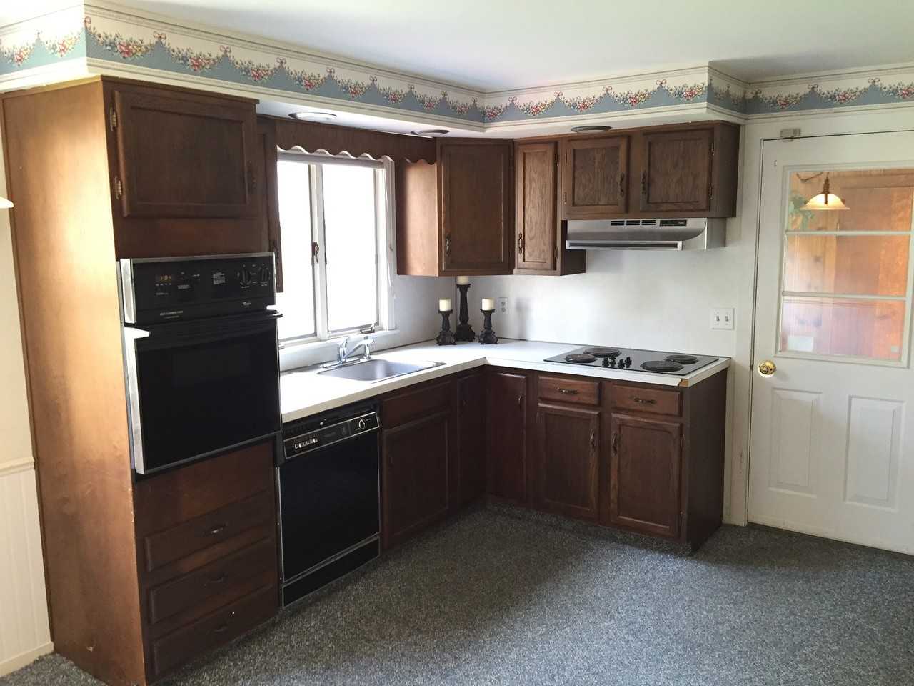 20 Mercedes Dr - Photo 3 of 14