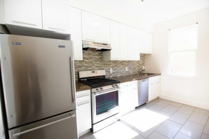 270 Jones St - Photo 3 of 20