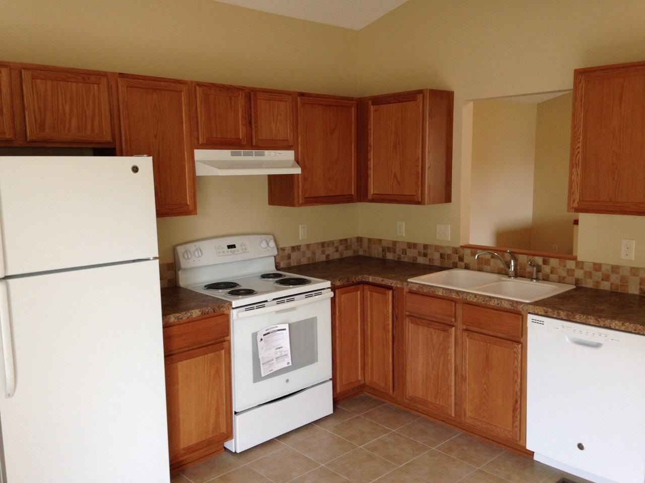 1014 Cedar Point Cir - Photo 3 of 14