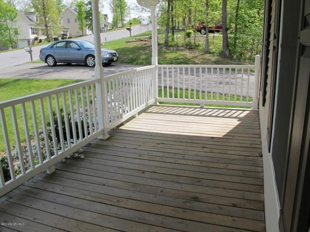 405 Howery St - Photo 2 of 24