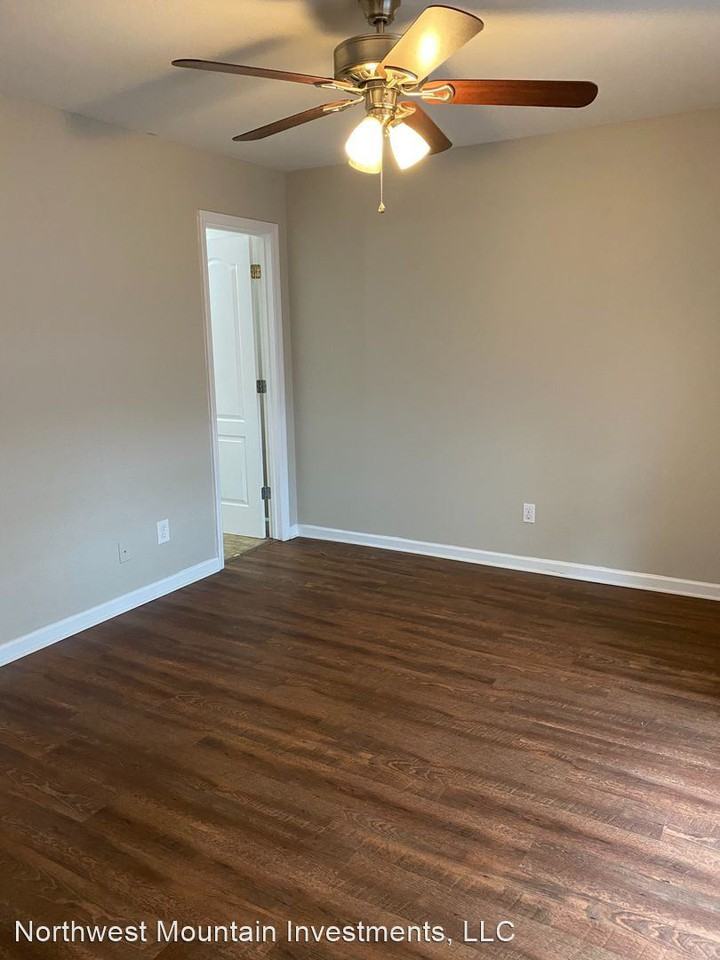 200&202 EAST INDIANA ST - Photo 3 of 14