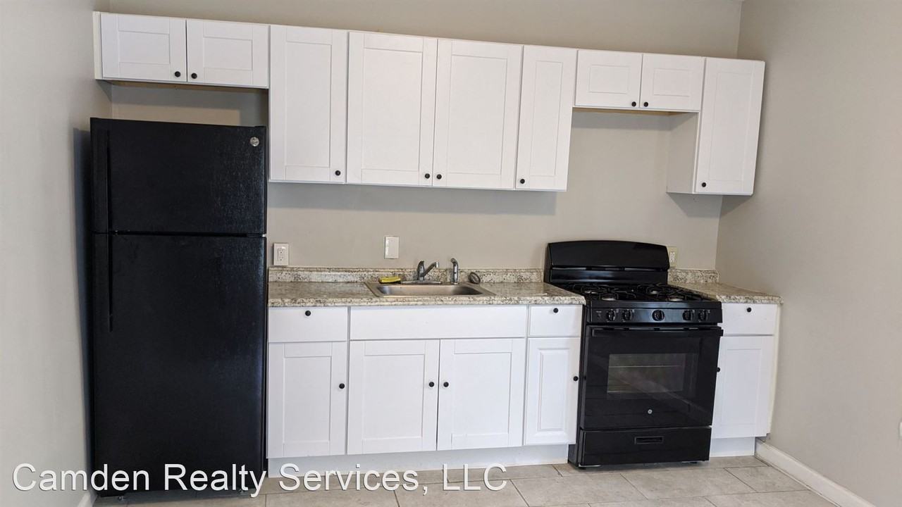 1275 Lansdowne Ave - Photo 3 of 18
