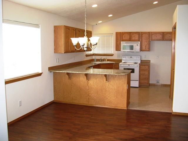 1020 N Fox Ridge Rd - Photo 3 of 17