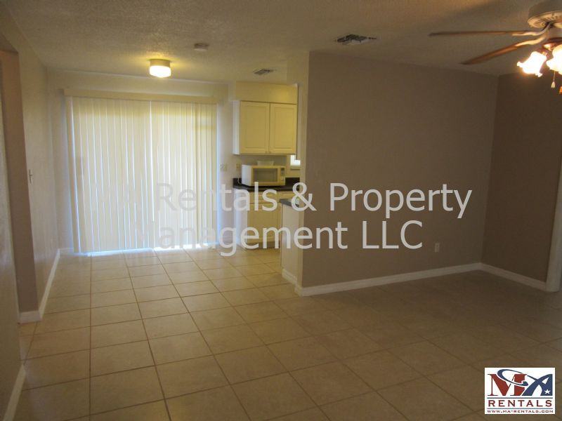 1112 Gifford Ave S - Photo 3 of 12