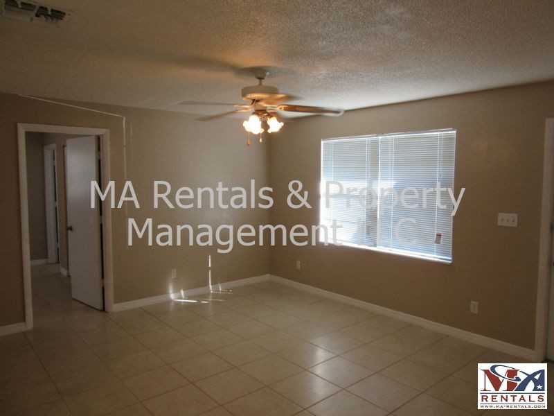 1112 Gifford Ave S - Photo 4 of 12