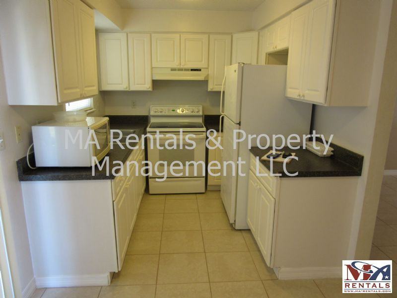 1112 Gifford Ave S - Photo 5 of 12