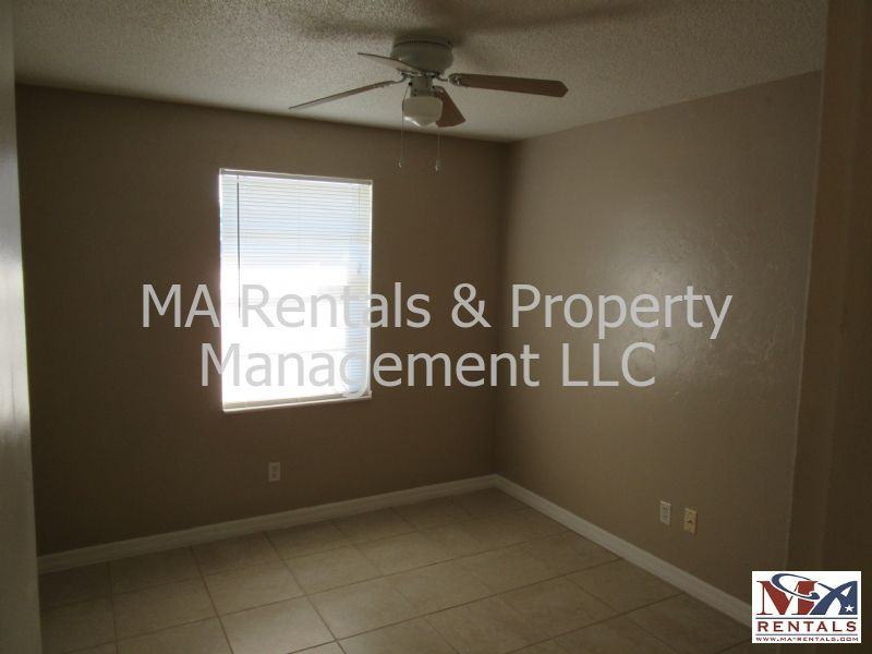 1112 Gifford Ave S - Photo 6 of 12