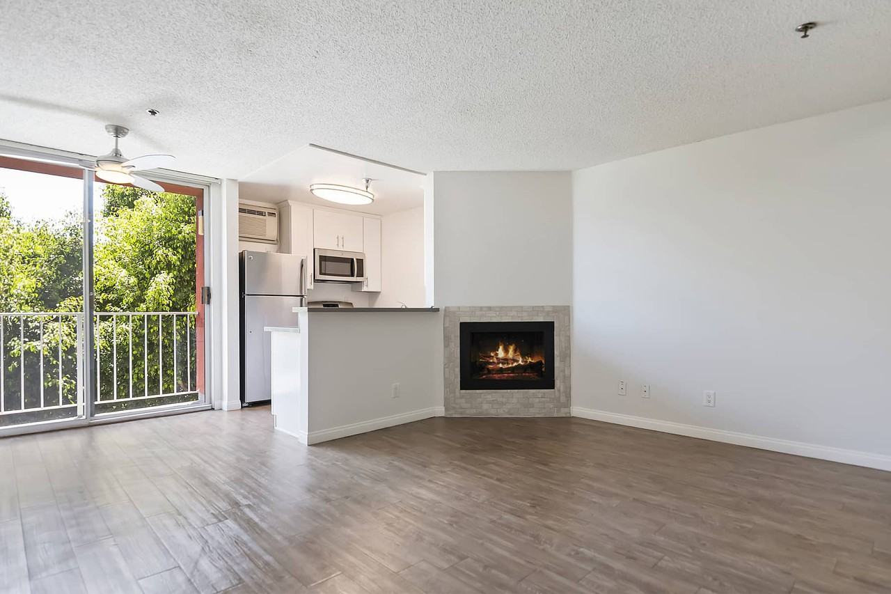 The Ruby Hollywood - Photo 2 of 24