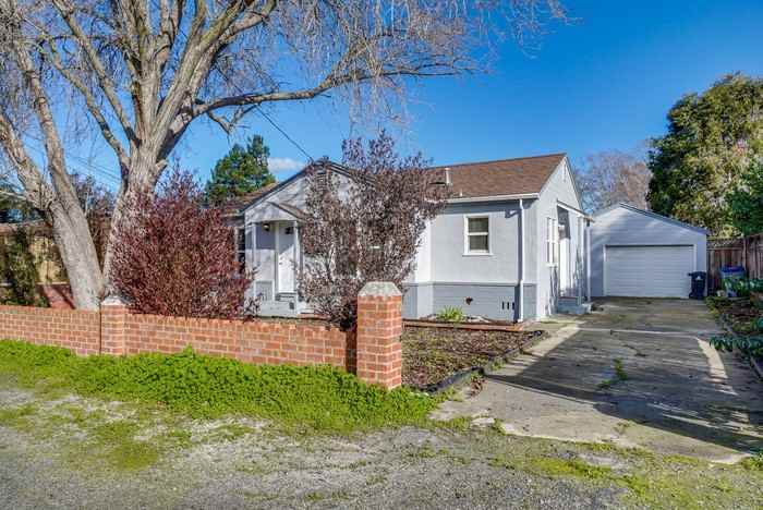 274 Carmelita Dr - Photo 2 of 31