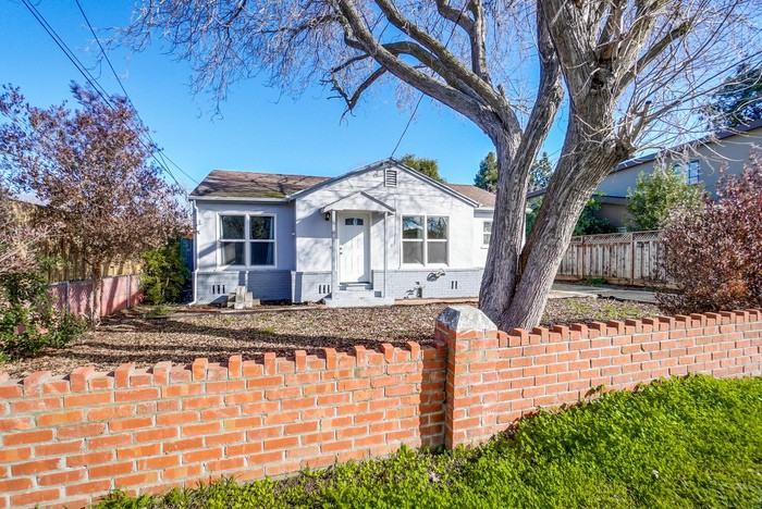 274 Carmelita Dr - Photo 3 of 31