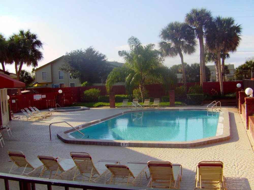 1643 Sandy Point Sq - Photo 2 of 4