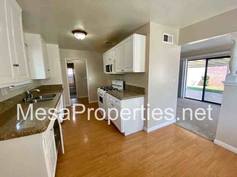 2826 Spruce St - Photo 3 of 15