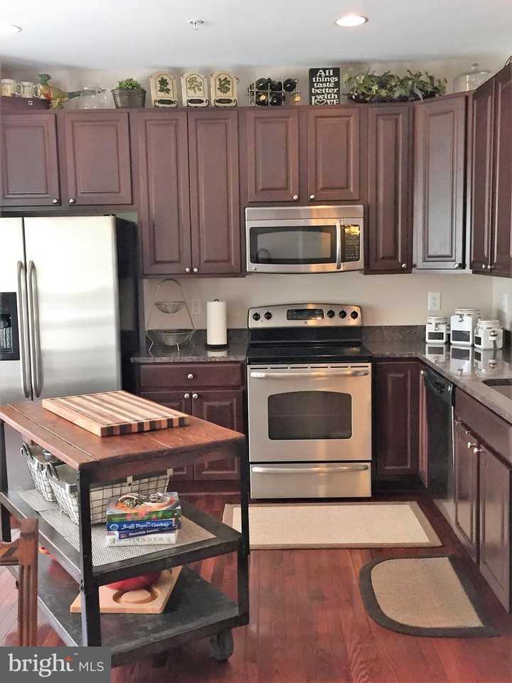 9531 Liverpool Ln Unit 81 - Photo 3 of 15