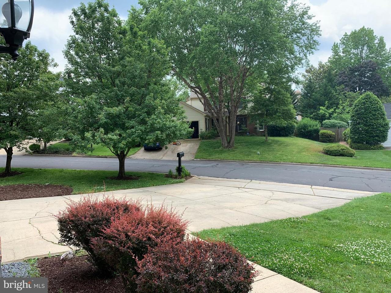 725 Milshire Ct - Photo 3 of 27