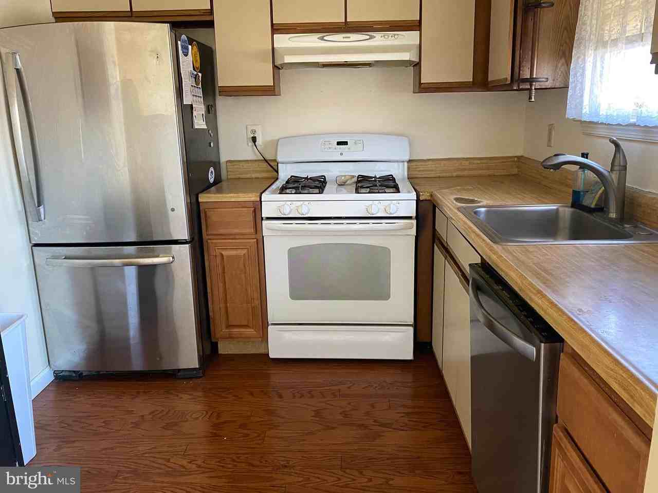 207 Coates St - Photo 2 of 17