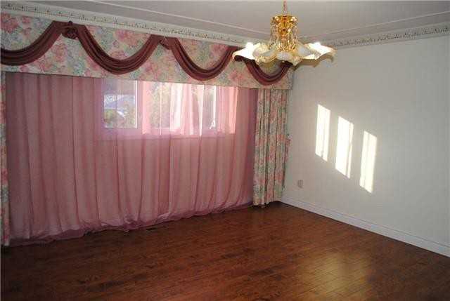 66 Bickerton Crescent - Photo 3 of 6