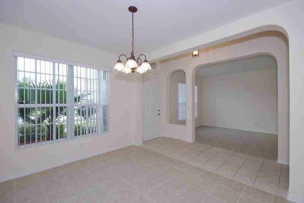 4164 Fenrose Cir - Photo 2 of 16