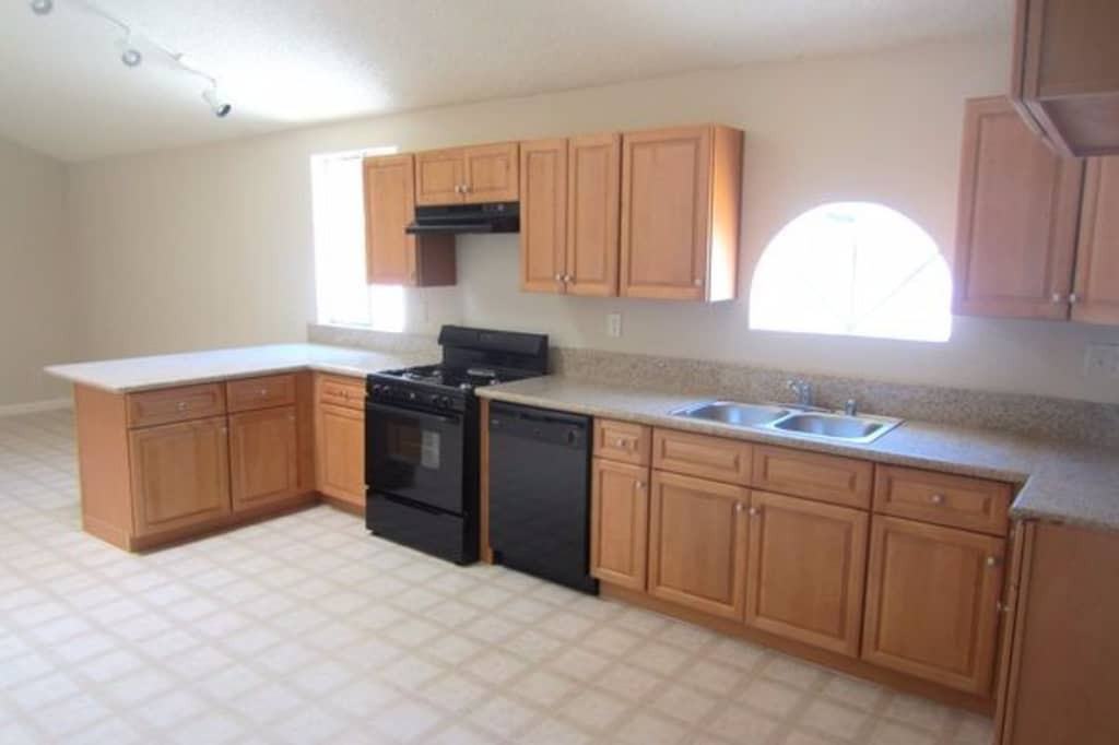 1807 E 64th St - Photo 3 of 9