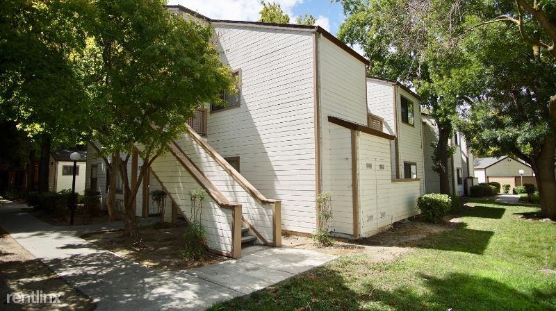 1546 Meadow Ridge Cir - Photo 2 of 20