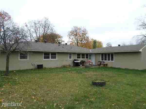 7912 6th St NE - Photo 2 of 21