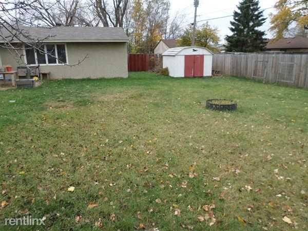 7912 6th St NE - Photo 3 of 21