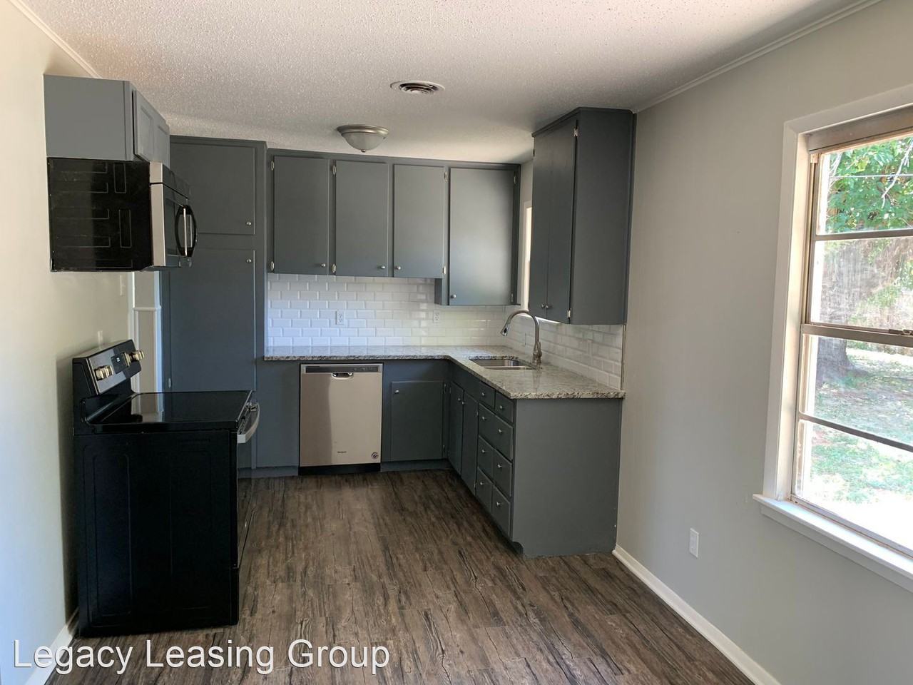 2926 Wenwood Rd - Photo 2 of 12