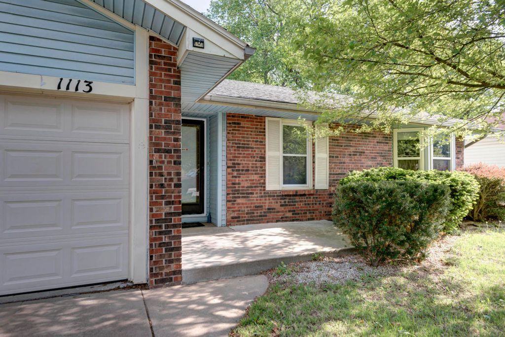 1113 E Cambridge St - Photo 2 of 21