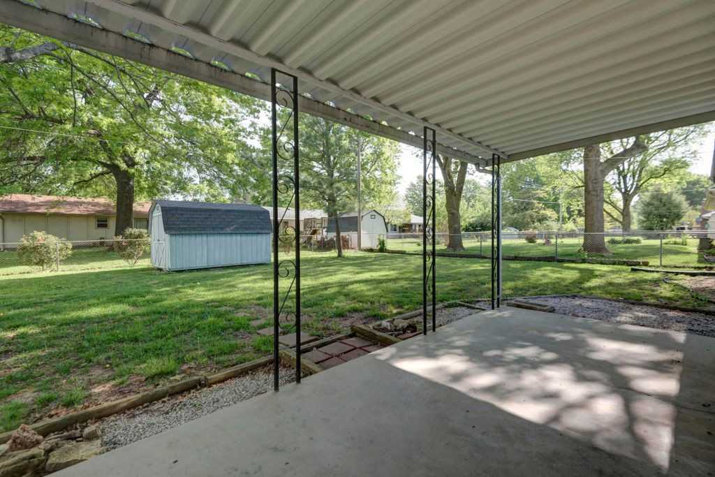 1113 E Cambridge St - Photo 5 of 21