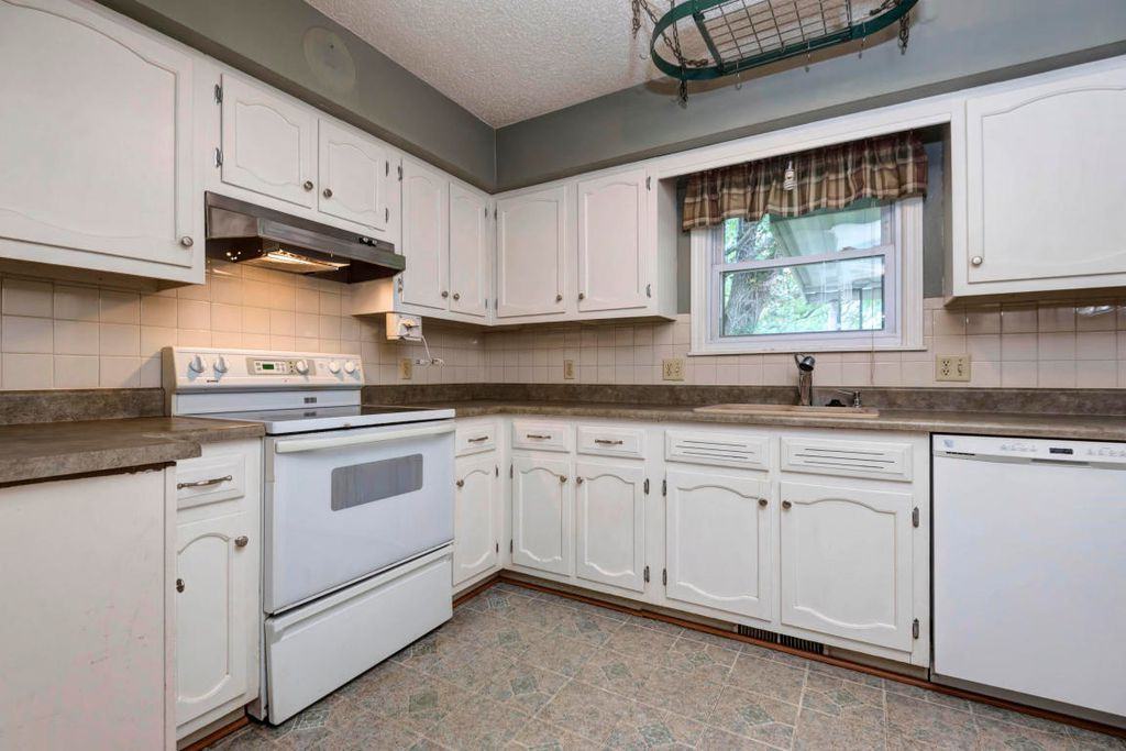 1113 E Cambridge St - Photo 7 of 21