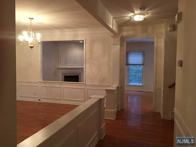 50 Thistle Dr - Photo 3 of 9