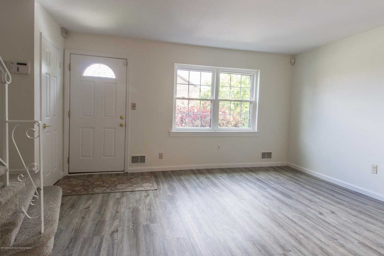 159 Village Green Way - Photo 3 of 24