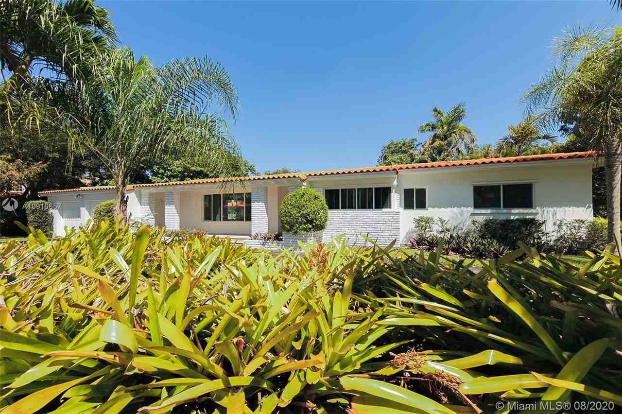 1549 Catalonia Avenue 1 - Photo 2 of 14