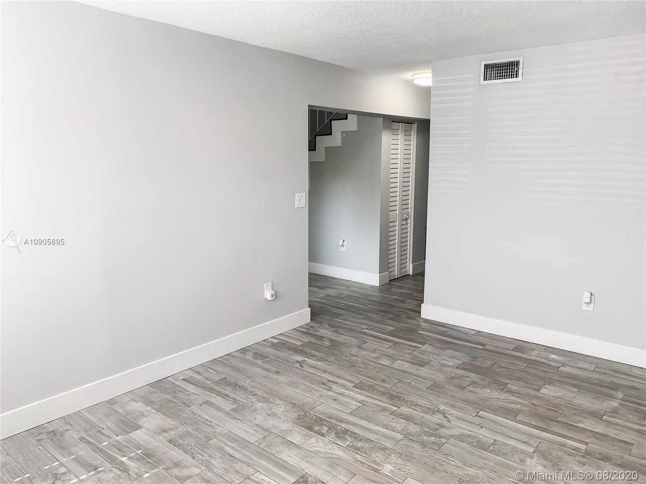 14271 Kendale Lakes Circle - Photo 3 of 14