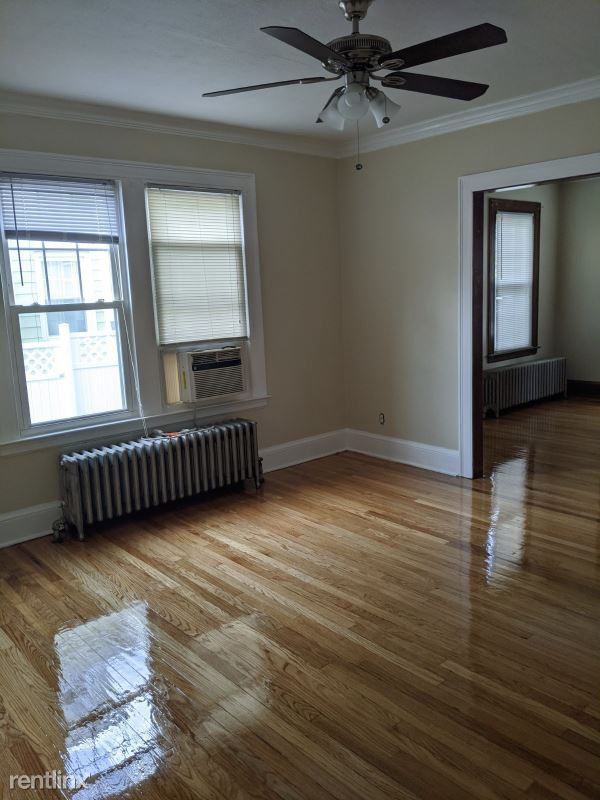 135 Monroe St - Photo 2 of 10