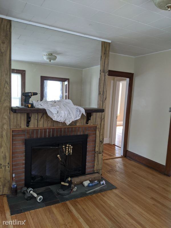 135 Monroe St - Photo 3 of 10