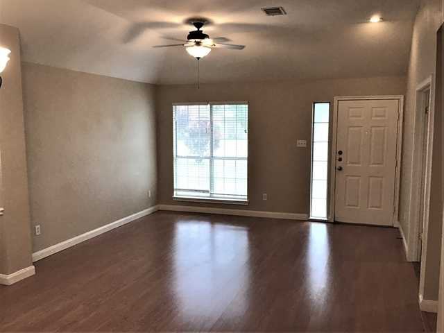 403 Thunderbay Dr - Photo 3 of 20