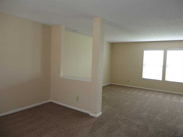 1722 Howell Dr - Photo 2 of 17