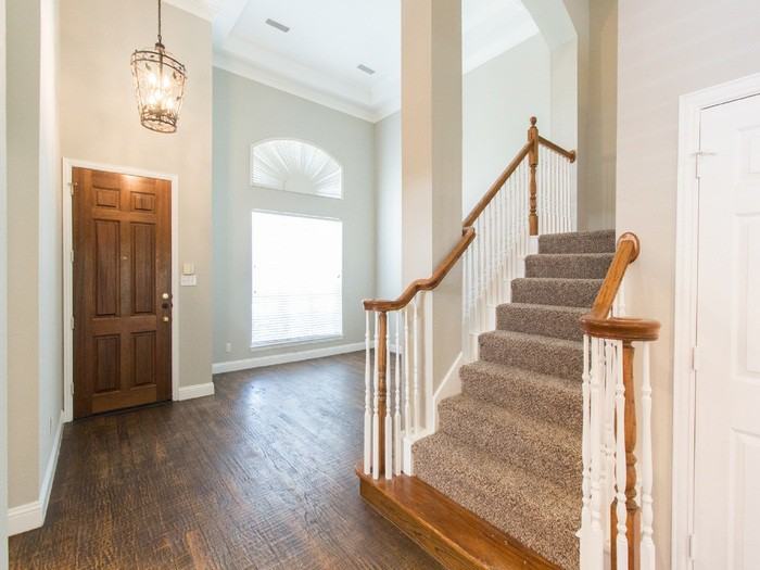 2020 Fleming Dr - Photo 2 of 17