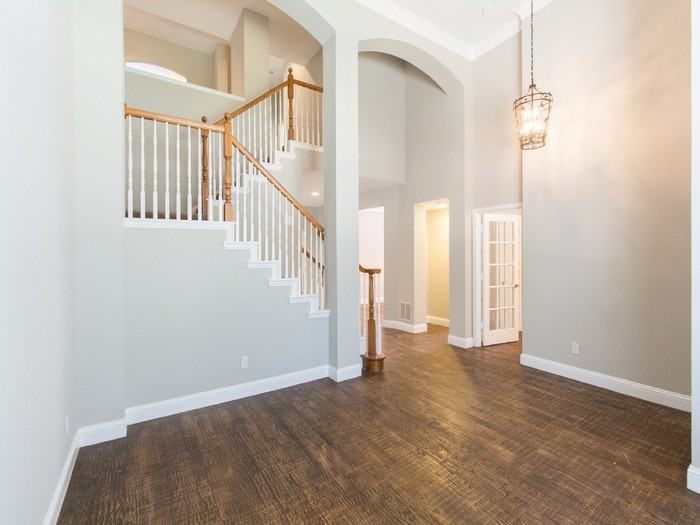 2020 Fleming Dr - Photo 3 of 17