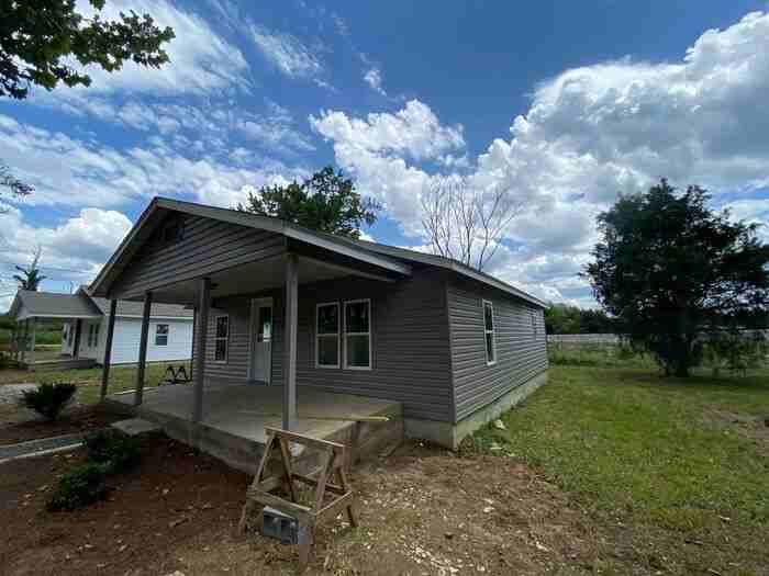 2390 Pope Ave - Photo 3 of 11