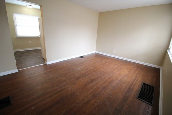 3374 Eakin Rd - Photo 2 of 16