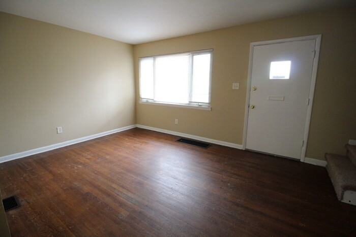 3374 Eakin Rd - Photo 3 of 16