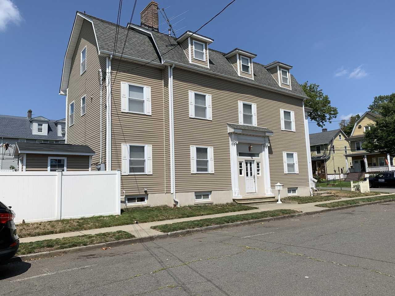 50 Oakwood Ave - Photo 3 of 20