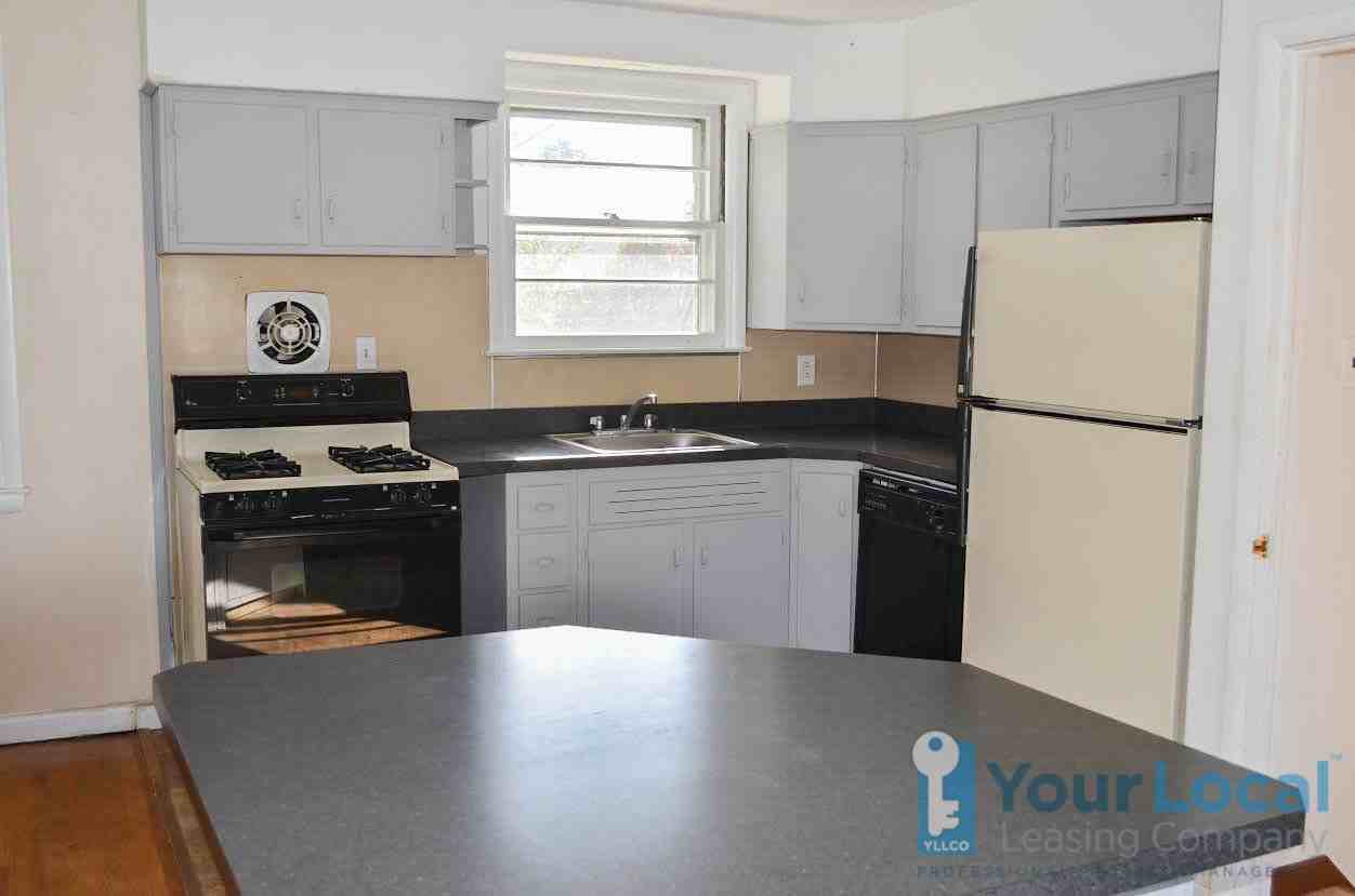 1002 Vauclain Ave - Photo 2 of 9