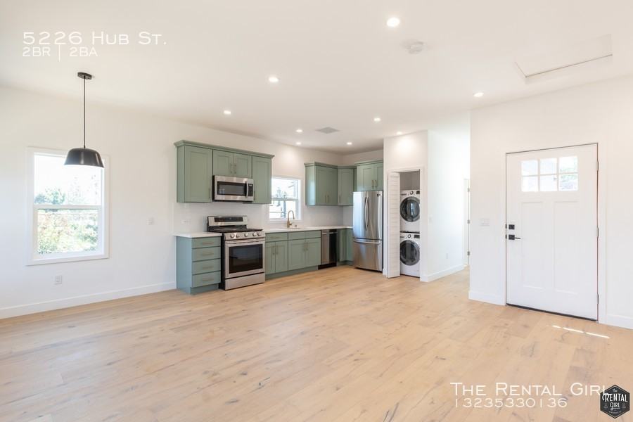 5226 Hub St - Photo 2 of 14