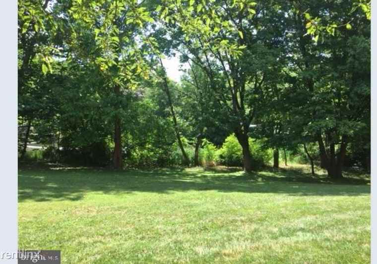 2305 Pond View Dr - Photo 3 of 12