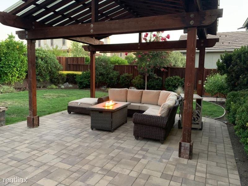 331 Levin Ave - Photo 3 of 18