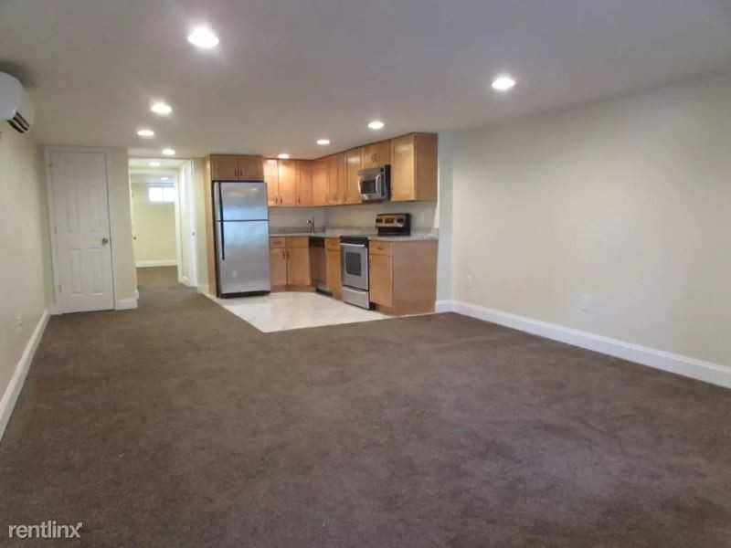 604 604 Harvard St NW B - Photo 2 of 13